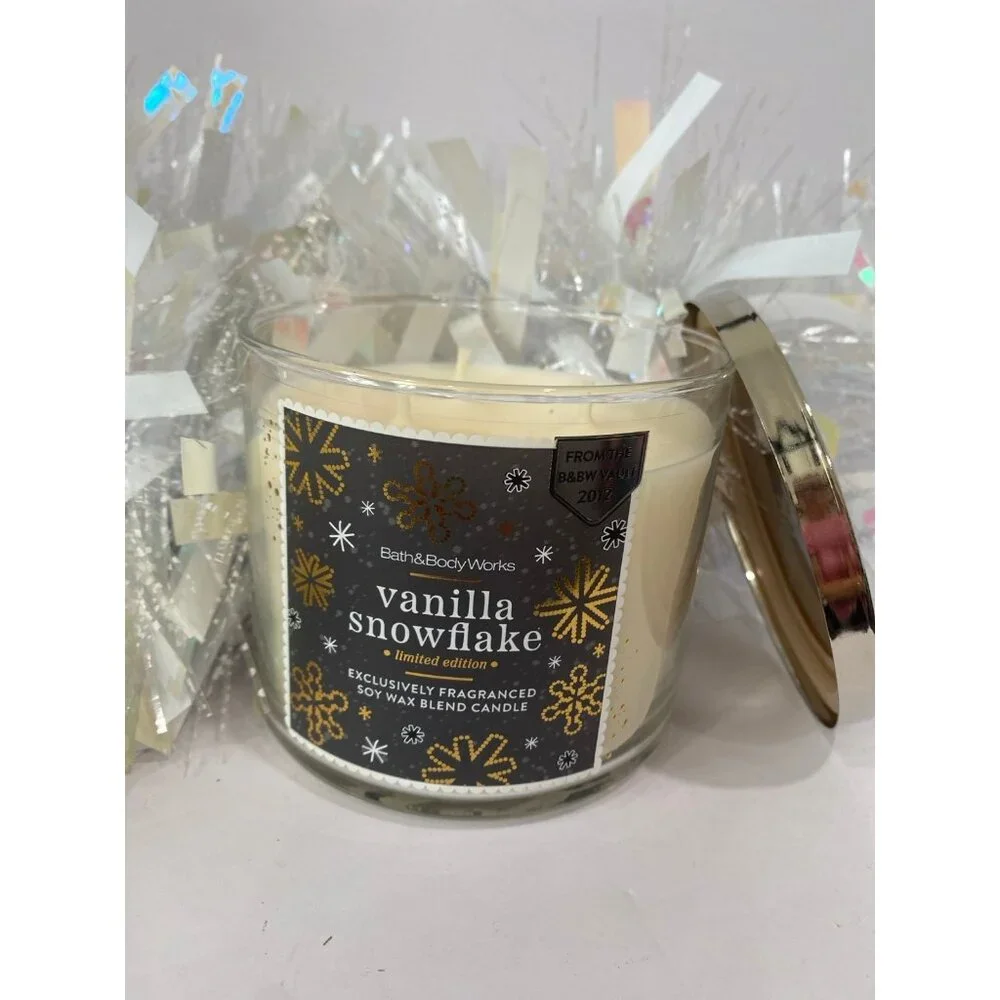 Bath & Body Works Limited Edition “Vanilla Snowflake” New 3 Wick Candle